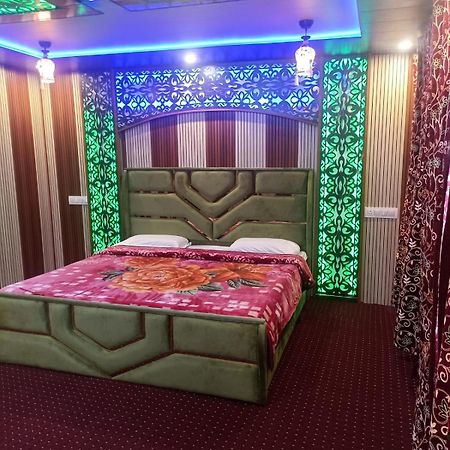 Backyard Stays With Dal Lake View Srinagar  Exterior photo