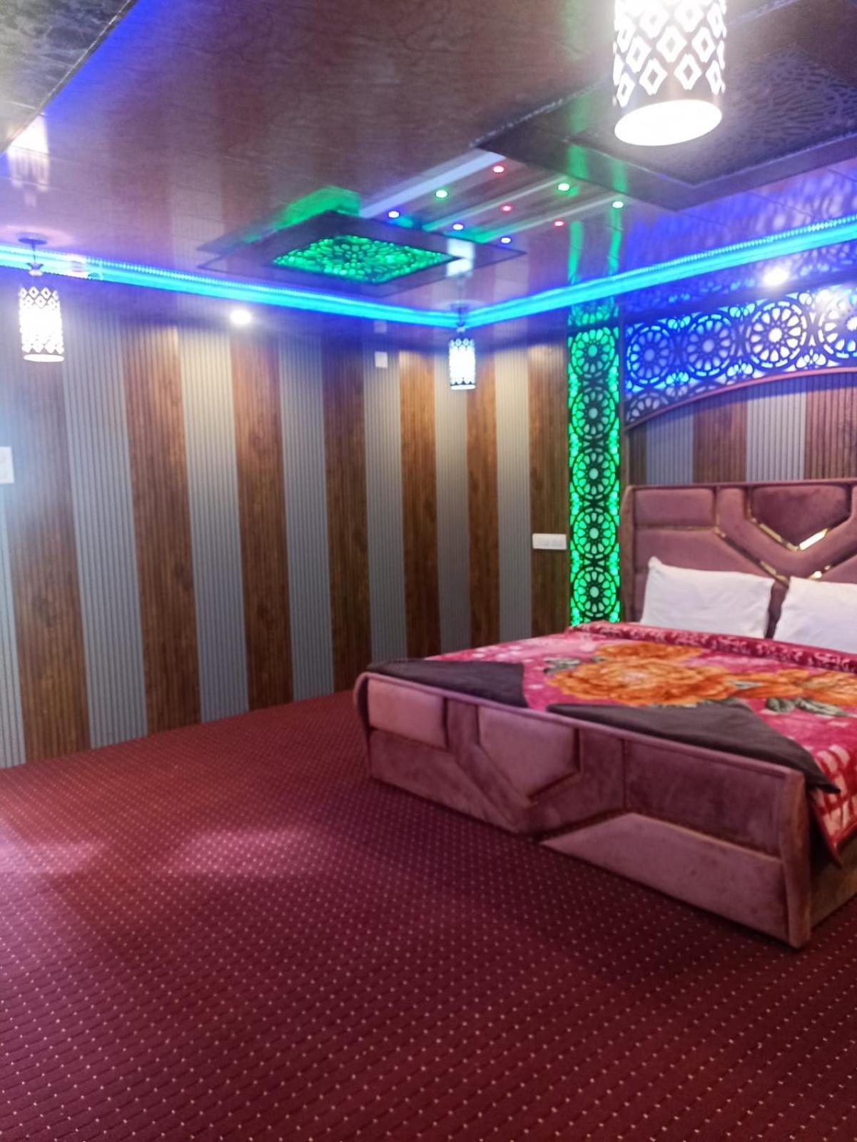 Backyard Stays With Dal Lake View Srinagar  Exterior photo